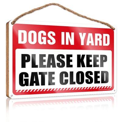 gaeruite Welcome Front Door Sign Dogs in Yard Keep Gate Closed Hanging Wooden Plaque Decoration Christmas Decoration (Size : 15X28CM)