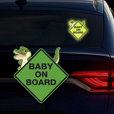 Baby on Board Sticker for Cars, Nouiroy 2PCS Crocodile Pattern Kids on Board Strong Reflective Cute Alligator Baby in Car Decals and Stickers Baby Car Window Bumper Sign Auto Vinyl Sticker, Green
