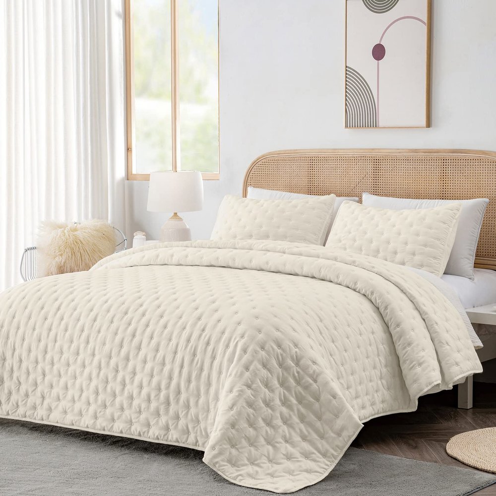 HIARUO 3-Piece King Quilt Set - Soft Warm Ultrasonic Reversible Coverlet Bedspread Set (104 x 90 Inch) with 2 Pillow Sham (20 x 26 Inch), Beige