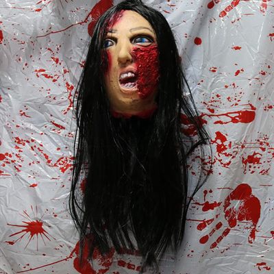 Halloween Hanging Severed Head Decoration,Scary Life-Size Bloody Cut Head Corpse Realistically Latex Head Pendant Prop,With Wig Costume,Zombie Head for Outdoor Indoor Haunted Houses Party (BB)