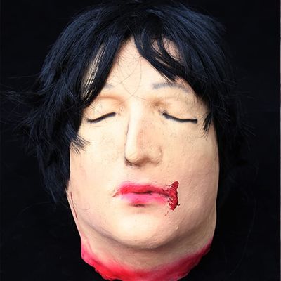Halloween Hanging Severed Head Decoration,Scary Life-Size Bloody Cut Head Corpse Realistically Latex Head Pendant Prop,With Wig Costume,Zombie Head for Outdoor Indoor Haunted Houses Party (KK)