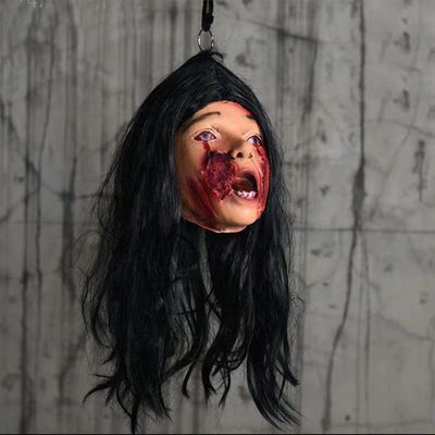 Halloween Hanging Severed Head Decoration,Scary Life-Size Bloody Cut Head Corpse Realistically Latex Head Pendant Prop,With Wig Costume,Zombie Head for Outdoor Indoor Haunted Houses Party (AA)