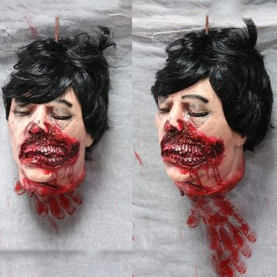 Halloween Hanging Severed Head Decoration,Scary Life-Size Bloody Cut Head Corpse Realistically Latex Head Pendant Prop,With Wig Costume,Zombie Head for Outdoor Indoor Haunted Houses Party (BBB)