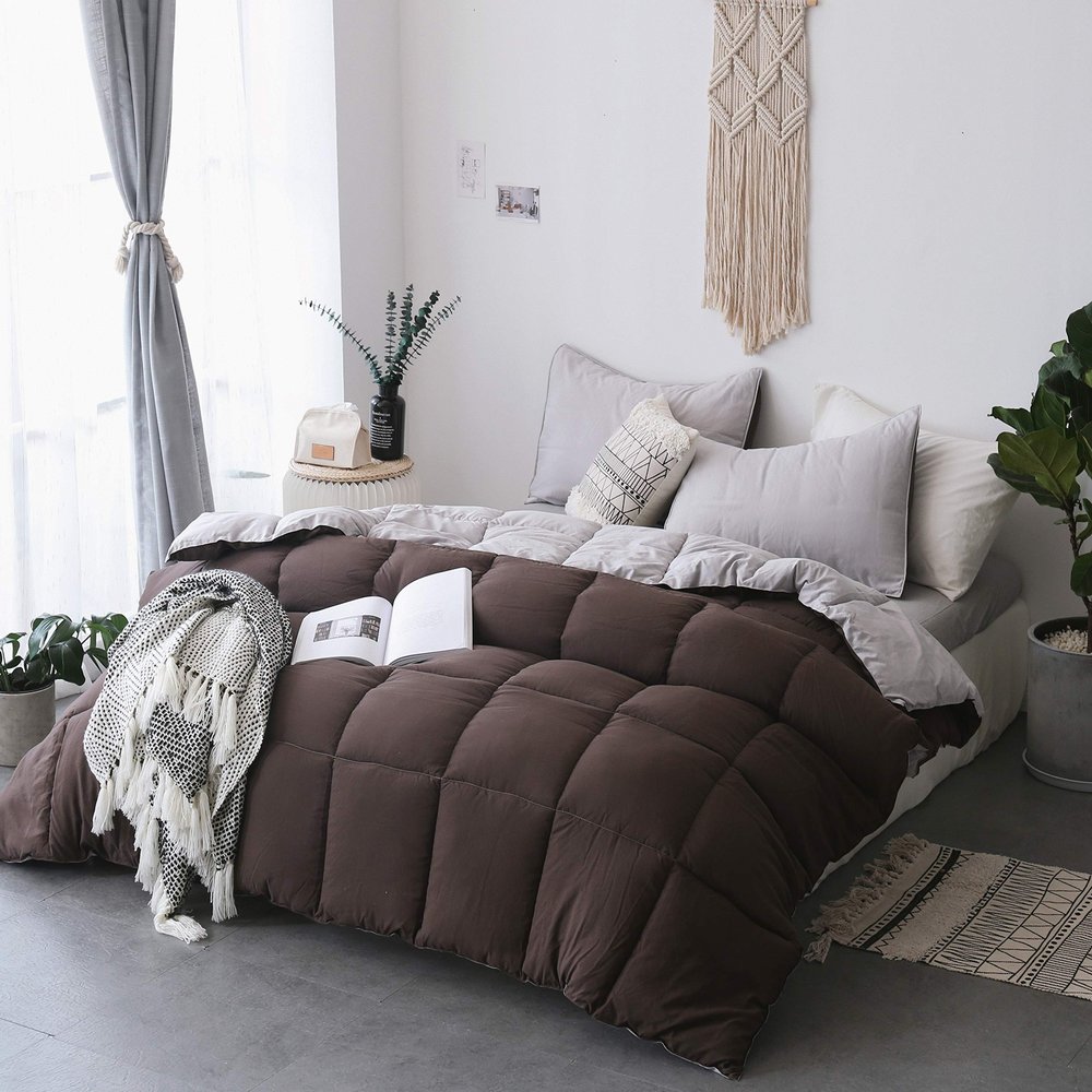 3 Piece 100% Egyptian Cotton with 1000 Thread Count Reversible Down Alternative Comforter Set Silver/Chocolate- Corner Duvet Tabs King/Cal-King Size (94104 Inch)