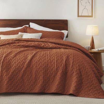 Bedsure Quilts Queen Size - Lightweight Bedspreads Queen Size with Basket Weave Pattern, Soft Quilt Bedding Set, Red Orange Comforter Set Coverlet for All Seasons with 2 Pillow Shams (90" x 96")