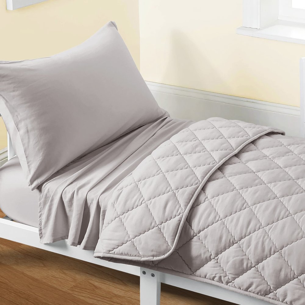 FLXXIE Toddler Bedding Set - 4 Piece Microfiber Crib Sheet Set, Crib Bedding Set Includes Quilted Comforter, Flat Top Sheet, Fitted Sheet, Envelope Pillow Case for Boys and Girls, Somke Grey