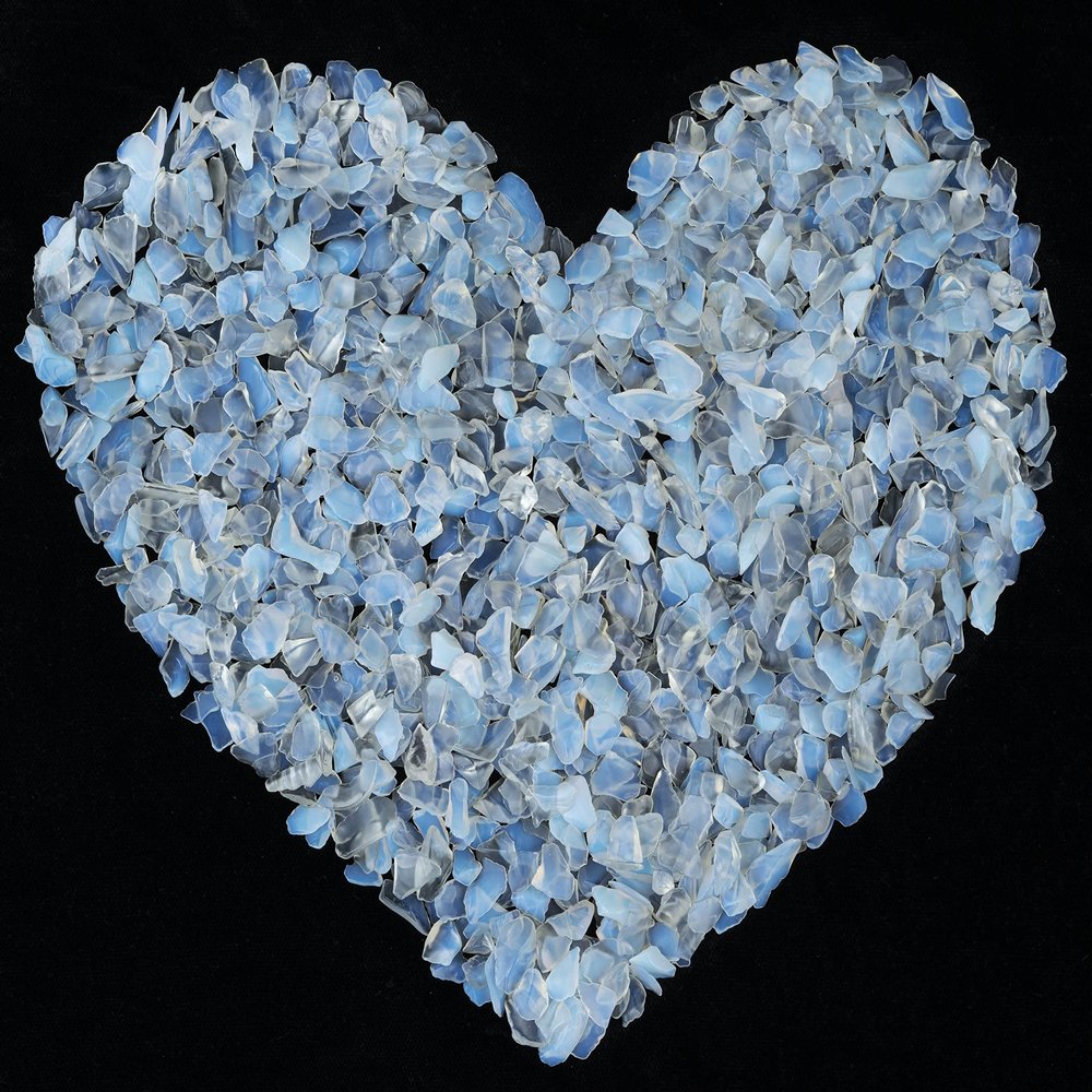 Crocon 1 LB Crushed Opalite Chips Bulk Stones 2000+ Carats Natural Quartz Pieces Irregular Shape Gemstones for Gifts New Home and Chakra Healing Crystals Home Dcor Gifts for Women