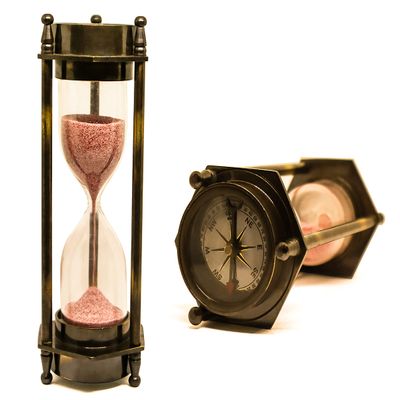 Dual Face Compass with 5-Inch Antique Sand Timer Hourglass  Vintage Brass Navigation & 5-Minute Timepiece for Home Decor, Office & Desk Display  Nautical Decorative Gift for Men & Women