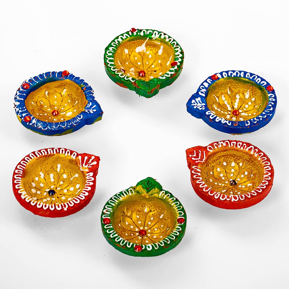 Earthen Diya Handmade Clay Terracotta Diwali Diya Tea Light Holder for Pooja Deepak Decoration Deepam Decorative Lighting Accessories Traditional Indian Festival Dcor (Circle Shape - Set of 6)