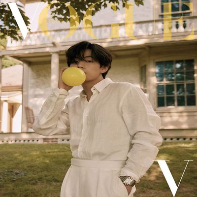 Korean Magazine VOGUE KOREA October 2022 [Cover : V (BTS)] *No Japanese Translation