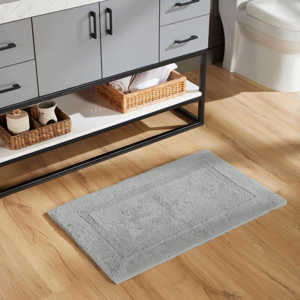 Better Trends Luxury Bath Rug, 100% Cotton 21" x 34" Bath Room Mat Extra Soft Tufted Water Absorbent & Reversible Machine Washable for Bath Room Floor Decor, Tub Laundry Room Silver Lux Collection