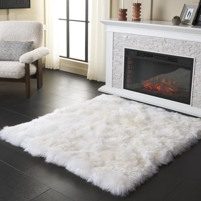 SAFAVIEH Sheep Skin Collection Area Rug - 4' Square, Natural & White, Handmade Rustic Glam Genuine Pelt, 3.4-inch Thick Ideal for High Traffic Areas in Living Room, Bedroom (SHS211A)