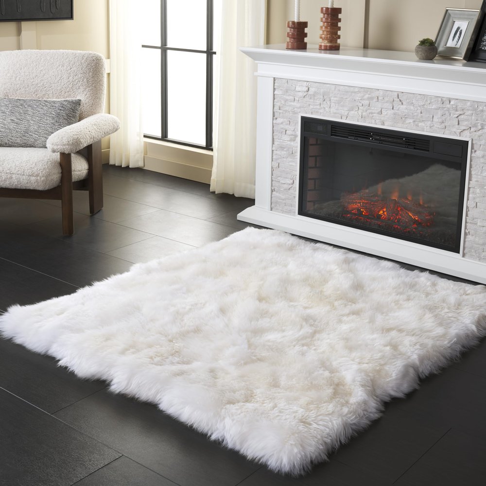 SAFAVIEH Sheep Skin Collection Area Rug - 4' Square, Natural & White, Handmade Rustic Glam Genuine Pelt, 3.4-inch Thick Ideal for High Traffic Areas in Living Room, Bedroom (SHS211A)