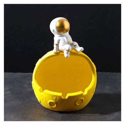 Ashtray European Style Desktop Ashtray Home Living Room Astronaut Shape Ash Trays Ornaments 6 Inches Large Capacity Outdoor Windproof Ashtray Portable Ashtray (Color : Yellow)