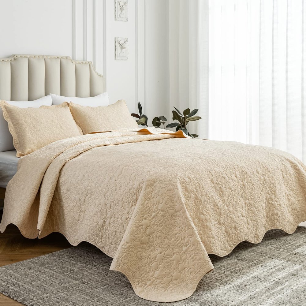 Auemtyn Full/Queen Size Quilt Set 3 Pieces, Soft Lightweight Summer Bedspread, Reversible Microfiber Bed Coverlet for All Seasons, Beige, Heart-Floral Pattern (1 Quilt, 2 Pillow Shams)