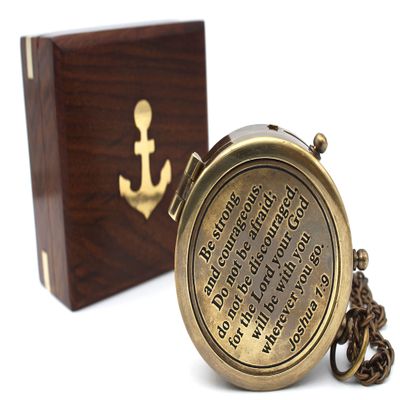 US HANDICRAFTS Be Strong Engraved Brass Compass | Personalized Christian Gift for Men, Baptism & Confirmation Gift, Easter, Graduation & Birthday Present for Teens & Adults with Wooden Box