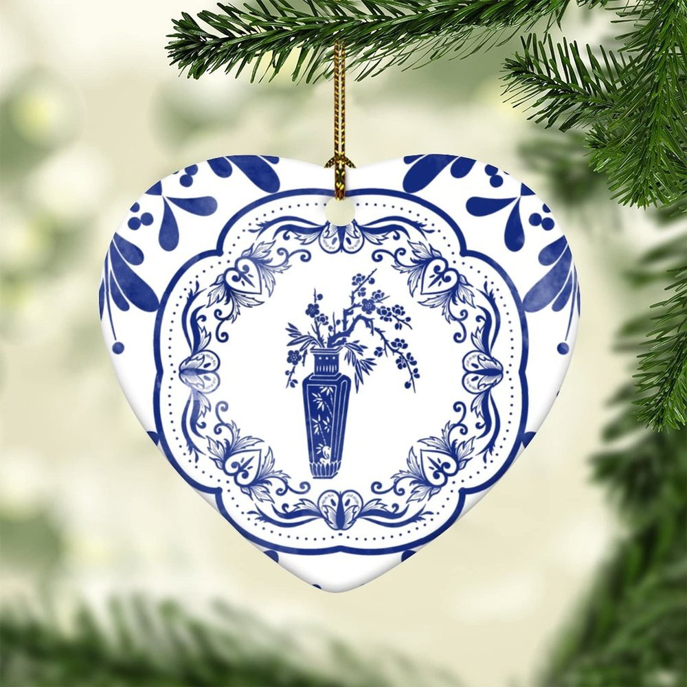Chinese Classical Style Blue and White Porcelain Print Pattern Heart Ornament Xmas Tree Decoration Flat Ceramic Christmas Ornament Double Sided Holiday Collectible Present Gift for Friends Family