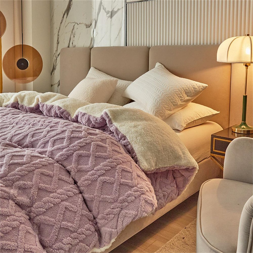 2023 New Thickened Super Soft Insulation Hibiscus Winter Quilts, Lightweight Breathable Warmth Thick Bed Comforters, Fluffy Plush Double-Sided Twin Size Velvet Blanket Quilt for Cold Weather.