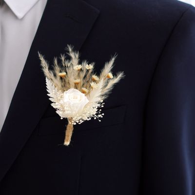 Pure White Dried and Preserved Flowers, Boutonniere for Men, Lapel pin/ Groom pin for Men, Wedding Flowers Bouquet, Dried Flower Bouquet, Rustic Wedding Decor, Bridal Bouquet, Bridemaids Gift (W07)