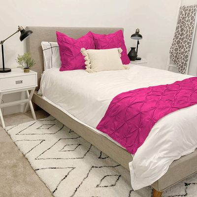 ABP COLLECTION Bed Runner Set - 100% Pure Cotton 800 Thread Count - Luxury 1 Pinch Pleated Bed Runner and 4 Pillow Cover - 5 Piece Pinch Pleated Bed Runner Set Twin, Hot Pink
