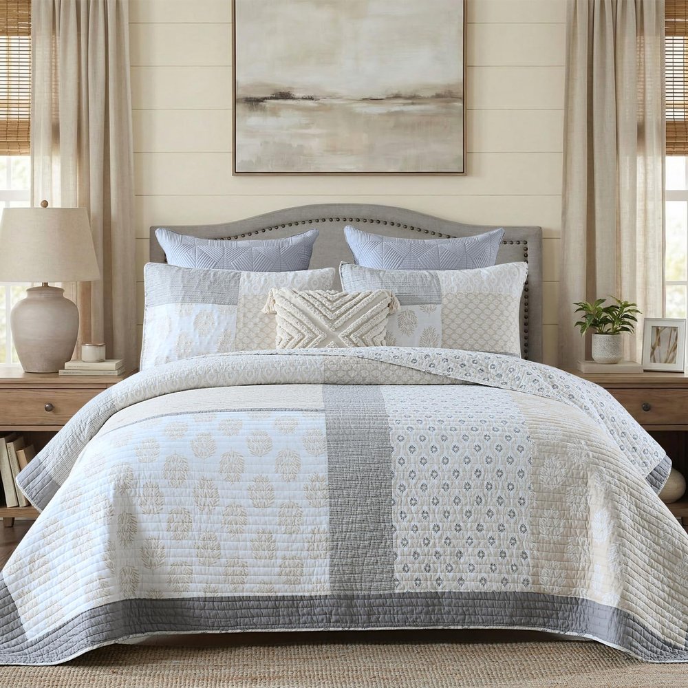 KALOOLA Patchwork Quilt Bedding Set Queen Size, 100% Cotton Lightweight Quilted Bedspread with 2 Pillowcases, Farmhouse Reversible Floral Pattern Coverlet for All Season, 3 Pieces, Moonbeam/Grey