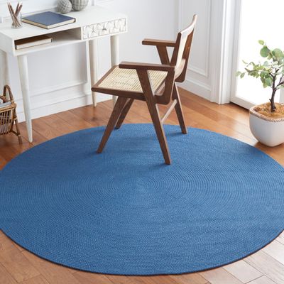 SAFAVIEH Braided Collection Area Rug - 5' Round, Blue, Handmade Country Farmhouse, Ideal for High Traffic Areas in Living Room, Bedroom (BRD403M)