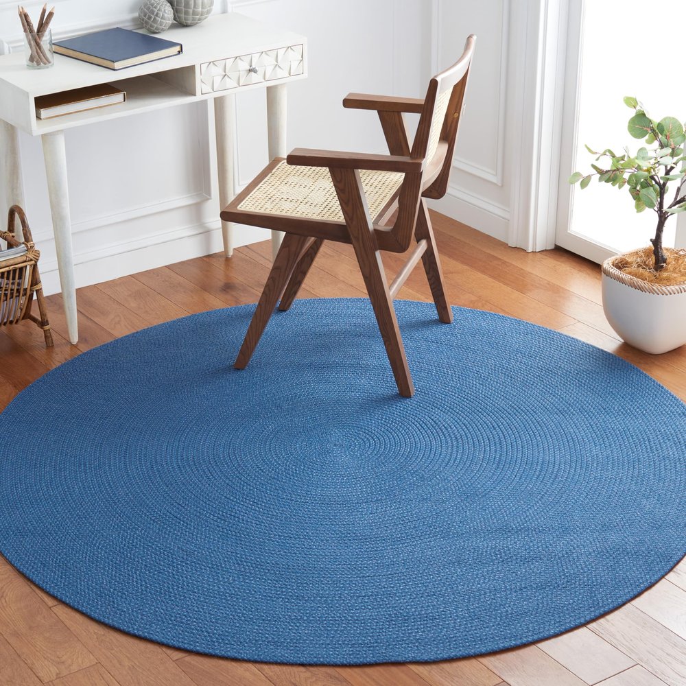 SAFAVIEH Braided Collection Area Rug - 5' Round, Blue, Handmade Country Farmhouse, Ideal for High Traffic Areas in Living Room, Bedroom (BRD403M)