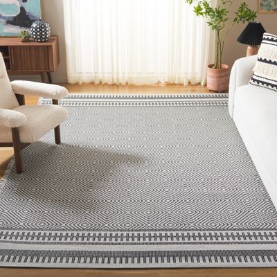 SAFAVIEH Area Rug 8x10 - Augustine Collection - Large - Ivory & Black, Cotton Geometric Fringe Design, Easy Cleaning, Ideal for Living Room, Bedroom, Office, Dining Space (AGT505Z)
