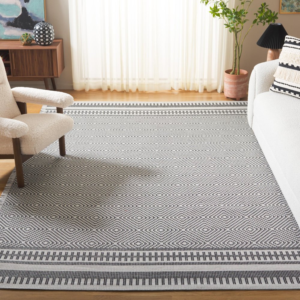 SAFAVIEH Area Rug 8x10 - Augustine Collection - Large - Ivory & Black, Cotton Geometric Fringe Design, Easy Cleaning, Ideal for Living Room, Bedroom, Office, Dining Space (AGT505Z)