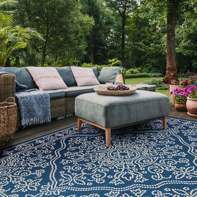 SAFAVIEH Washable Rug Outdoor Courtyard Collection - 8' x 11', Navy & Beige, Non-Shedding & Easy Cleaning, Ideal for Patio, Backyard, Mudroom (CY6344-25821)