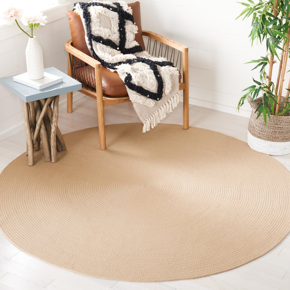 SAFAVIEH Braided Collection Area Rug - 5' Round, Beige, Handmade Country Farmhouse, Ideal for High Traffic Areas in Living Room, Bedroom (BRD402B)