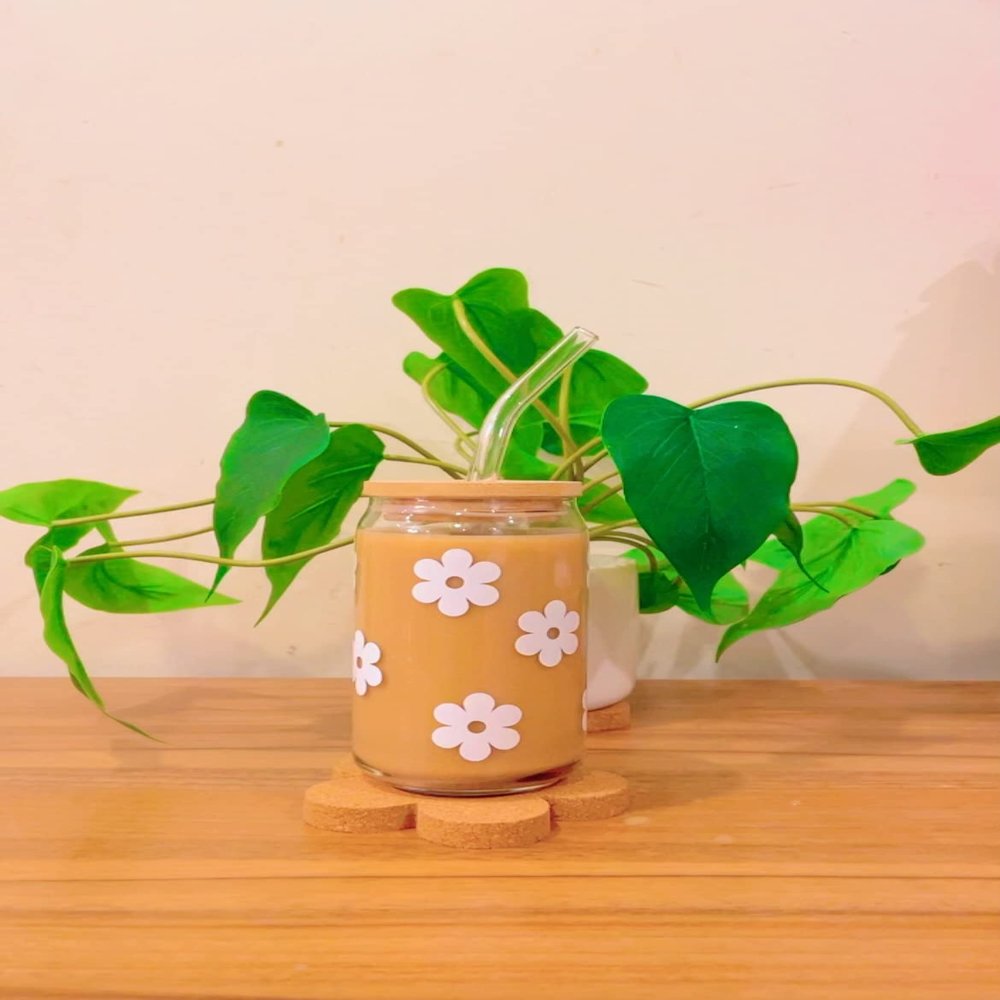 Iced Coffee Glass Cup with Bamboo Lid and Straw | 16oz Beer Can Glass | beer glass Cup | Can Shaped Glass Soda Can Cup | Retro flowers white Glass Cup, Beer Glass Can, Glass Coffee Cup