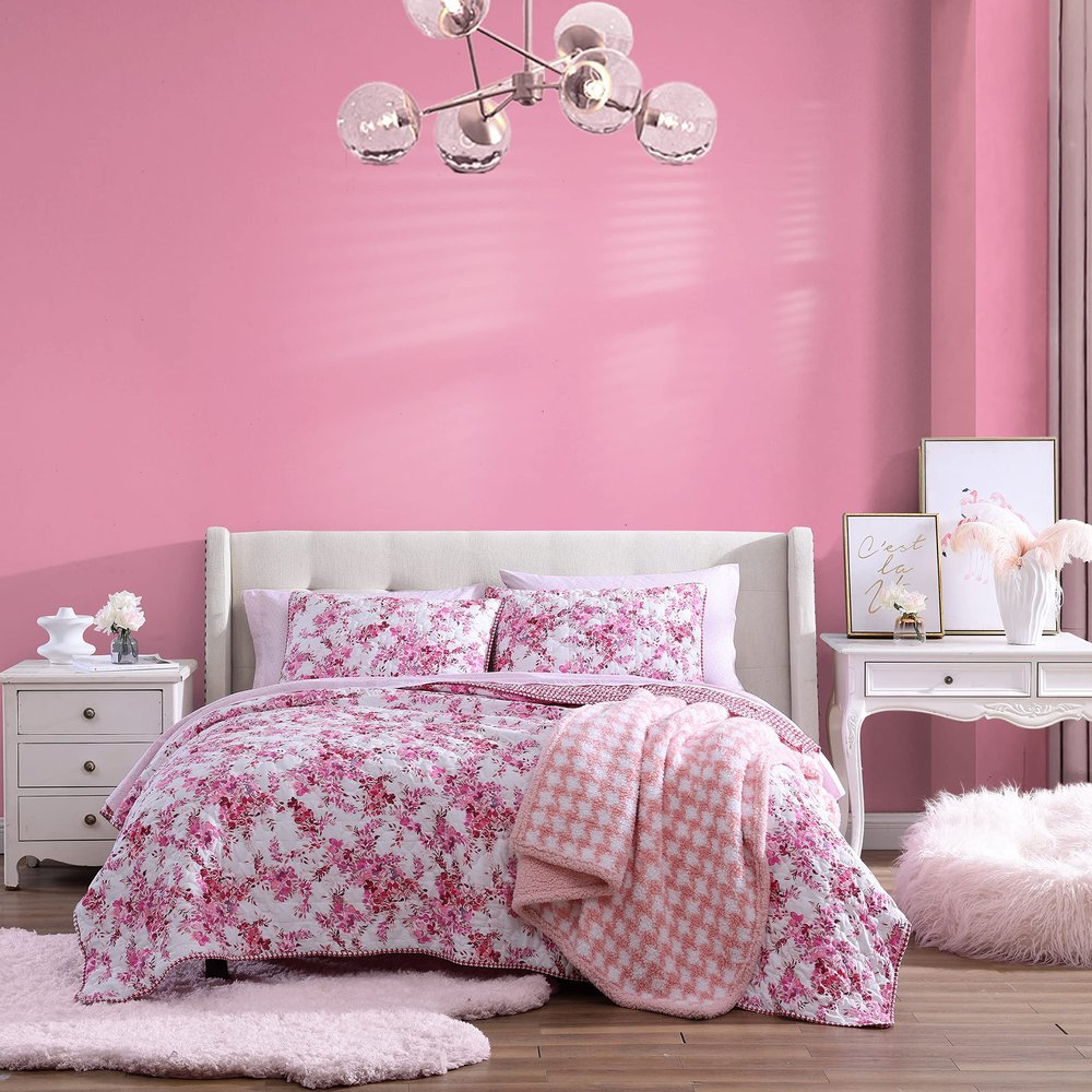 Betsey Johnson - Quilt Set, Reversible Brushed Microfiber Bedding with Matching Shams, Diamond Stitched Bedroom Decor (Floral Vineyard Pink, Queen)