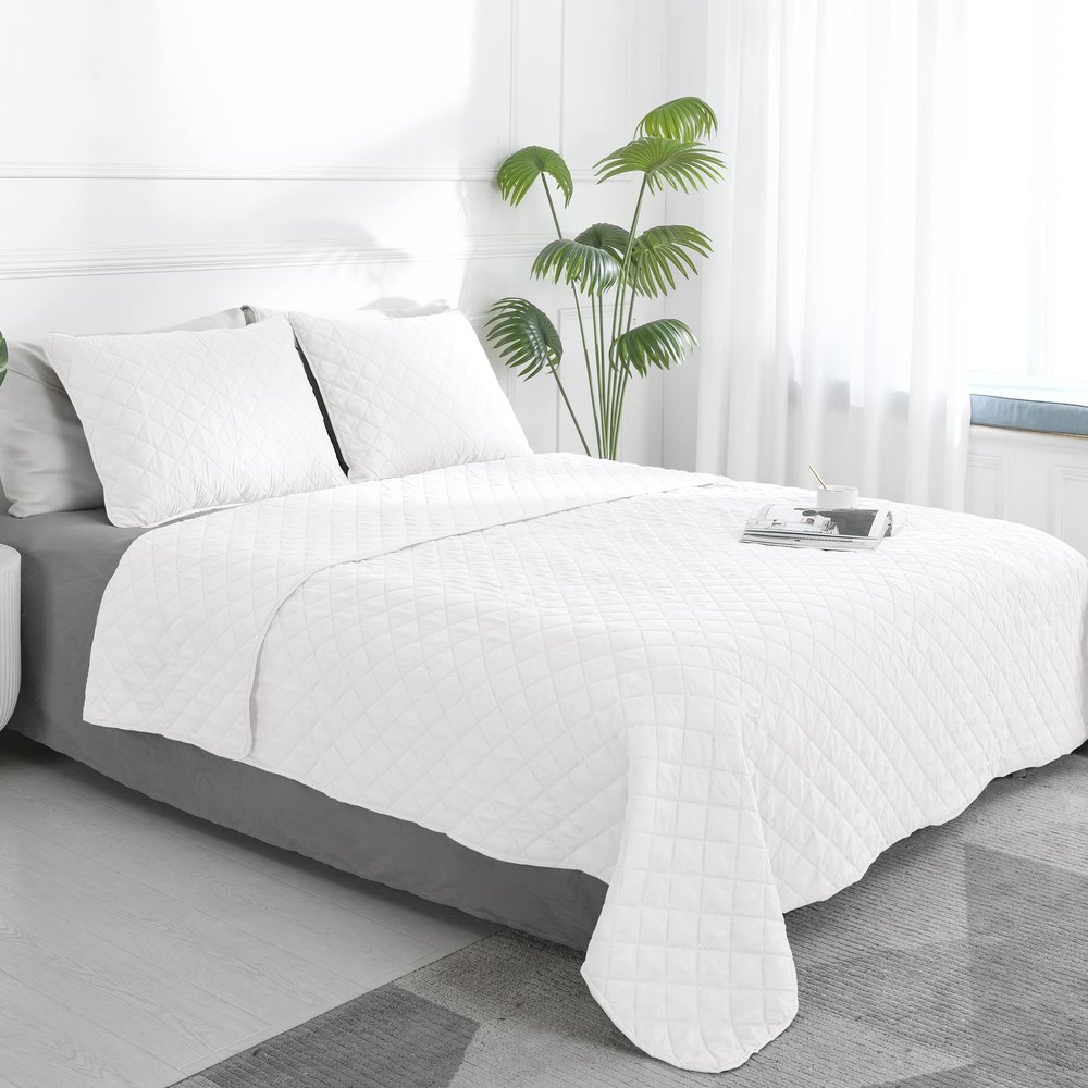 Easy-Going Twin Size Reversible Quilt Set with 1 Quilt and 1 Pillow Sham, Soft Bed Quilt Cover, Water Resistant Lightweight Microfiber Bedspread, Stain Resistant, White/White