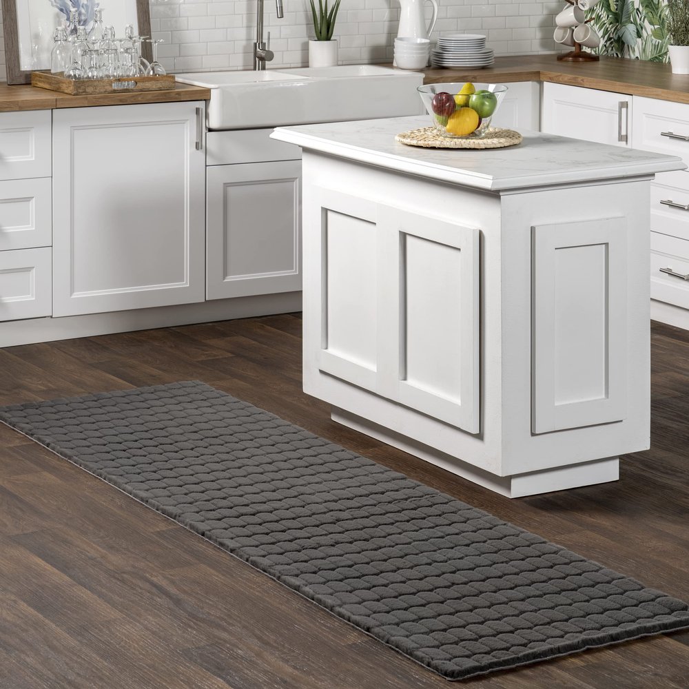 nuLOOM Nia Charcoal, 2'6" x 8', Cozy Shag, Fluffy and Soft, High Traffic, Stain Resistant, Easy Clean, Durable Machine Washable Runner for Bedroom, Living Room, Dining, Den, Foyer, Entryway