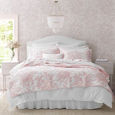 Laura Ashley - Queen Quilt Set, Soft & Reversible Cotton Floral Bedding with a Medium Weight Feel, 3 Piece Bed Set with Matching Pillowcases (Bedford Pink)