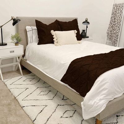 Astroo Linen Bed Runner Set - 800 TC Cotton 3 PCs Pinch Pleated Bed Runner Set Scarf Decorative Bed Runner Set, Easy Care - 1 Pinch Pleated Bed Runner & 2 Pillowcase (King, Chocolate)