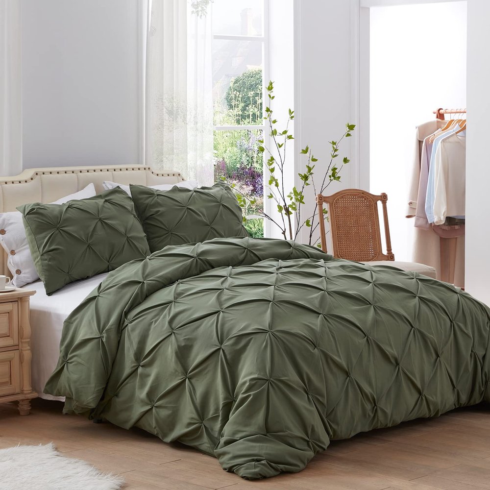 Dainty Homes Pinch Pleated Comforter 3 Pcs Set- 100% Cotton, 600 TC 300 GSM 2 Pillow Shams for All Season Olive Green/Twin/Twin XL