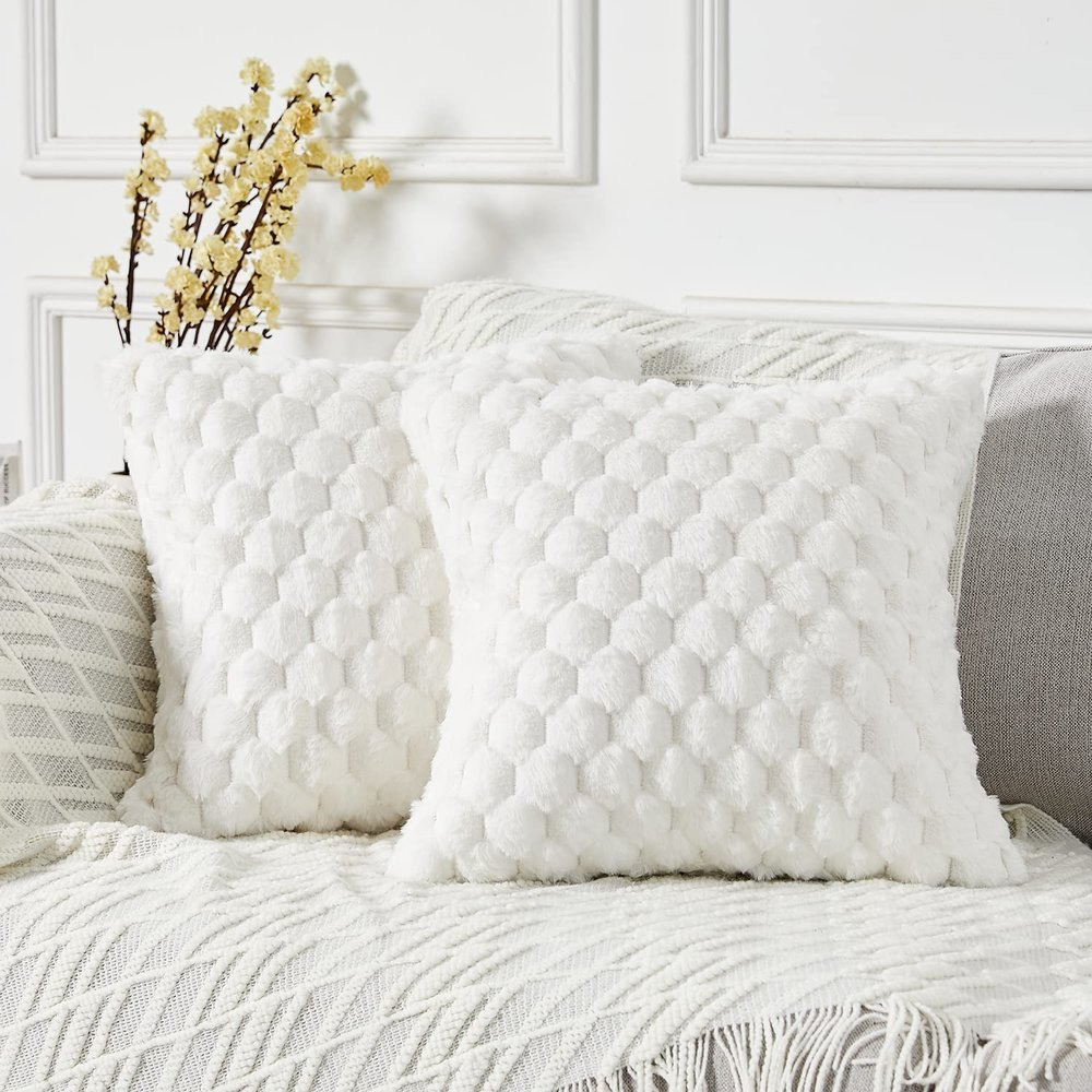 Yaertun Pack of 2 Super Soft Cozy Decorative Throw Pillow Covers Fuzzy Plush Faux Fur Luxury Cushion Cover Pillowcase for Sofa Couch Bed Livingroom 20x20 Inch White