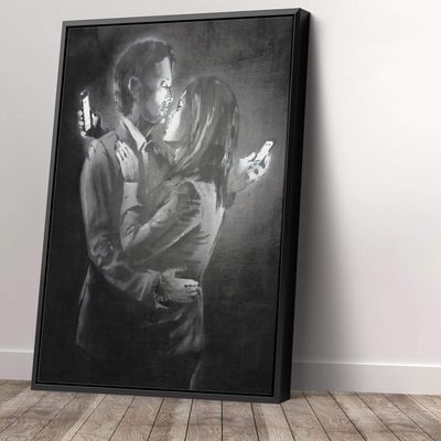 Banksy Mobile Phone Lovers Black & White Canvas Art Wall Art Home Decor Handmade - Various Sizes (40in x 60in Modern Black Framed)