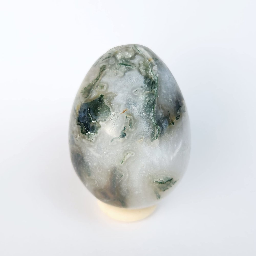 India Moss Agate Crystal Egg by Shelf & Stone. Moss Agate Gemstone Egg for Calm, Joy & Abundance. Handmade. Includes Stand. Great for Reiki/Meditation/Easter Dcor 2.25"H x 1.75"D 147g (Moss Agate)