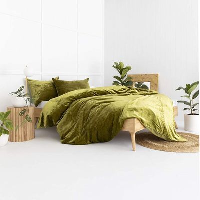 DecorAvenue Ultra-Luxe Crushed Velvet Duvet Cover, Boho Bedding UO Comforter Bedding Donna Cover,3 Pc Duvet Set, Velvet Bedding Set (Olive Green, UK Super King 88" x 104")