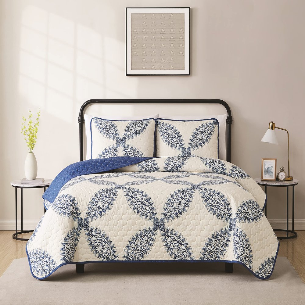 CANNON Abigail Quilt Set Cream and Blue Polyester 3-Piece Full/Queen Quilt Set, Floral Themed, for Men and Women, Oeko-TEX Certified Confidence