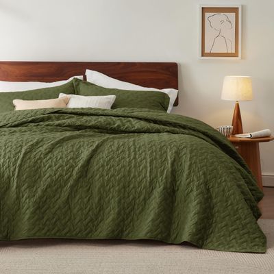 Bedsure Quilts Queen Size - Lightweight Bedspreads Queen Size with Basket Weave Pattern, Soft Quilt Bedding, Olive Green Comforter Coverlet for All Seasons (90" x 96")