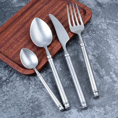 24 Piece Vintage Silverware Set with Steak Knives for 6,18/10 Stainless Steel Snowflake silver frosted Flatware Set, Tableware Cutlery Set, Kitchen Utensils Set Dishwasher Safe