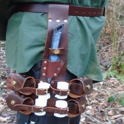 Crus Medicus, a Battlefield Healers Kit for LARP with Scalpel, Four Bandages and Four Potion Bottles
