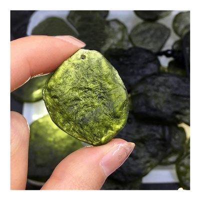 1pc Moldavite Natural Czech Meteorite Impact Glass Irregular Shaped Rough Stone Green Energy Stone Room Decoration, 11223S1BOTTON (Size : 20-25g)