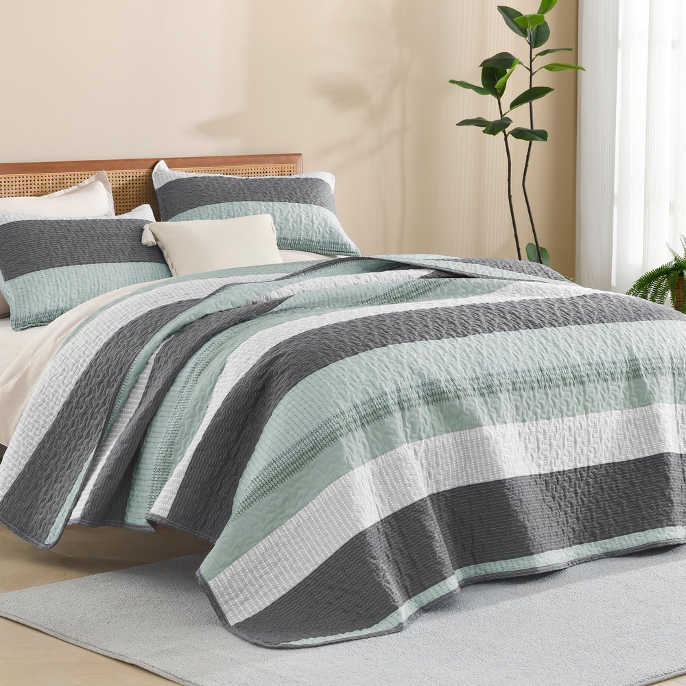 Litanika Quilt King Size Sage Green, Stripe Patchwork Summer Bedspread Coverlet 3 Pieces, Soft Lightweight Microfiber Quilted Bedding Set for All Season(1 Quilt, 2 Pillowcases)