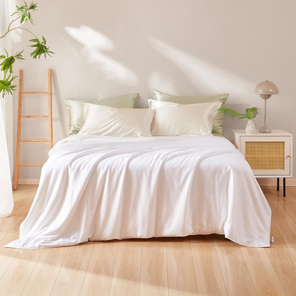 THXSILK All Season Mulberry Silk Comforter/Duvet/Quilt, 100% Grade 6A Natural Long Strand Silk Bedding, Pure Cotton Shell(White), Queen Size 87in x 91in/220cm x 230cm, Weight 4.4lb/2kg