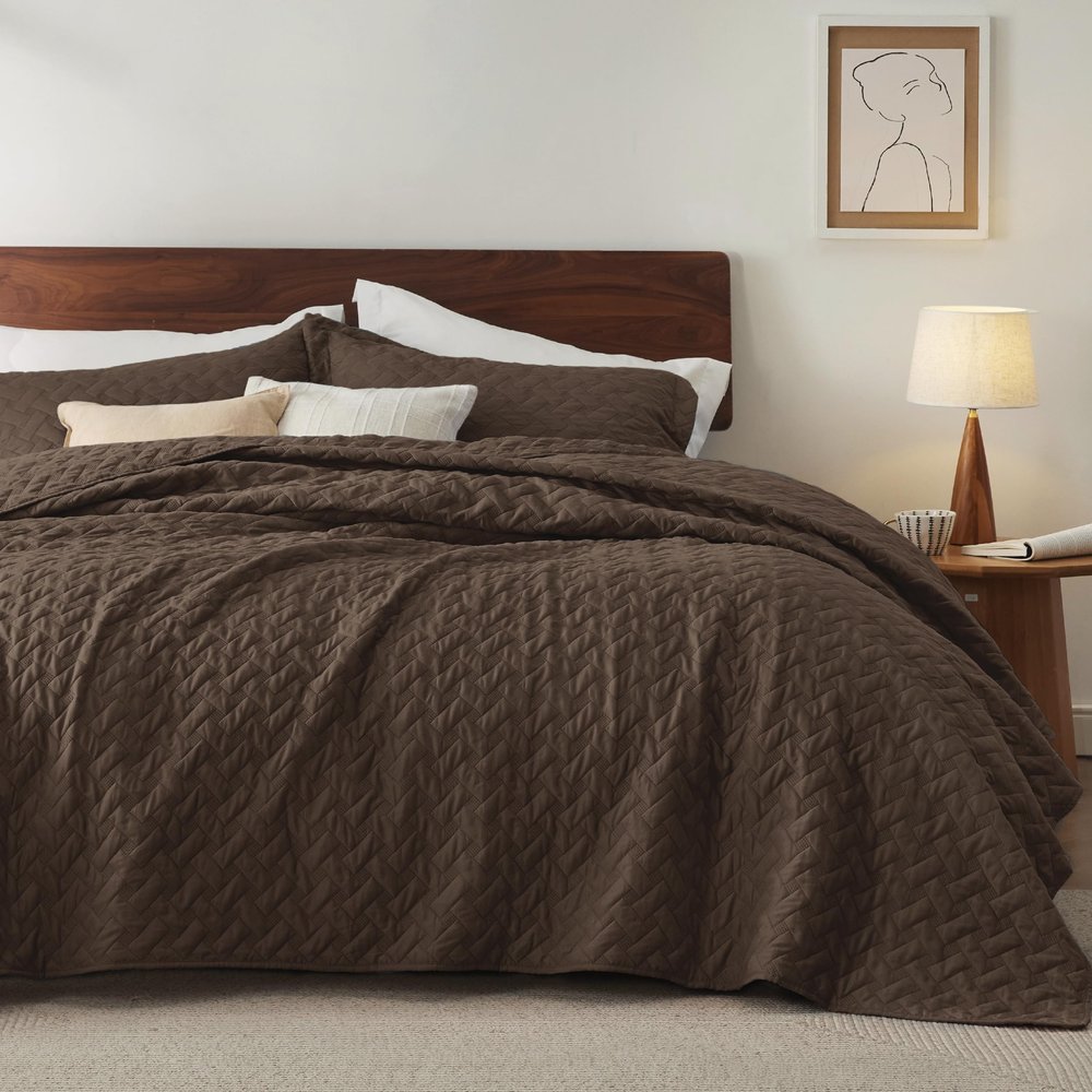 Bedsure Quilts King Size - Lightweight Bedspreads King Size with Basket Weave Pattern, Soft Quilt Bedding Set, Brown Comforter Set Coverlet for All Seasons with 2 Pillow Shams (106" x 96")